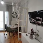 Aika Apartment, Διαμέρισμα Στο Κέντρο, Κοντά Στη Δεθ
